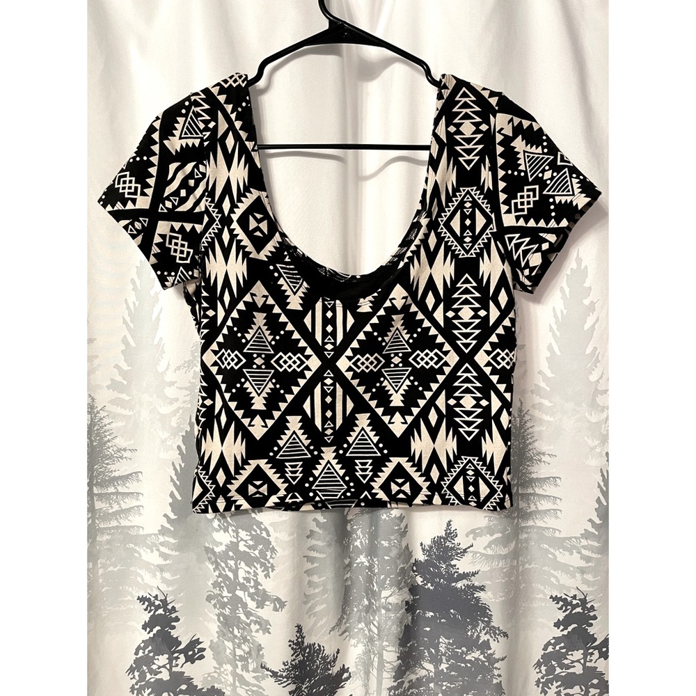 Victoria’s Secret PINK Aztec Crop Top Black/White.